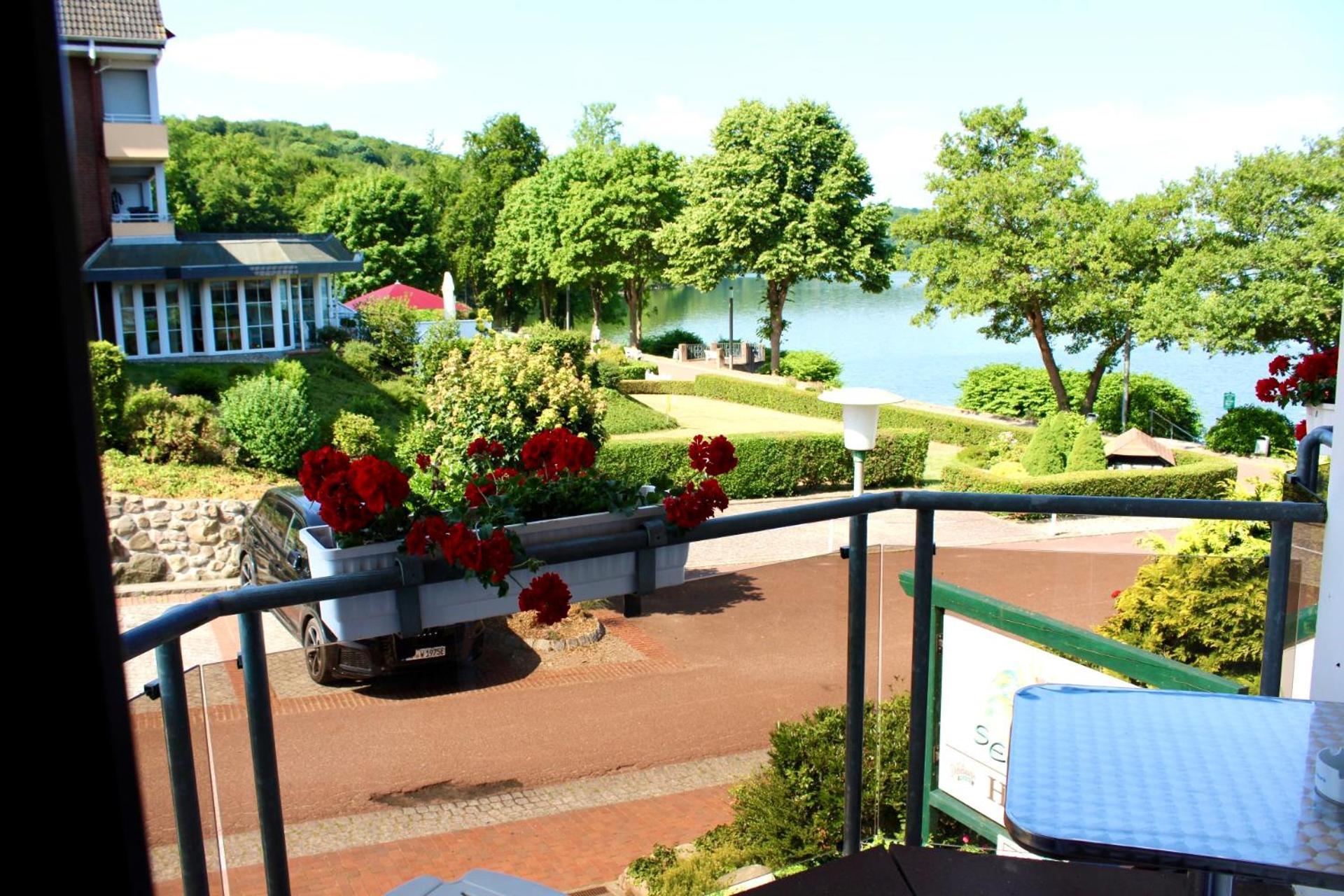 Hotel Seerose Bad Malente Bagian luar foto